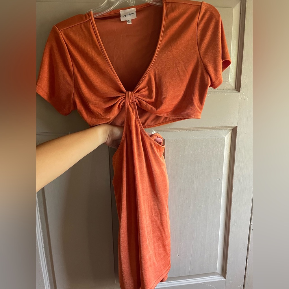 Sky to moon orange cut out dress. Size medium. Worn once.